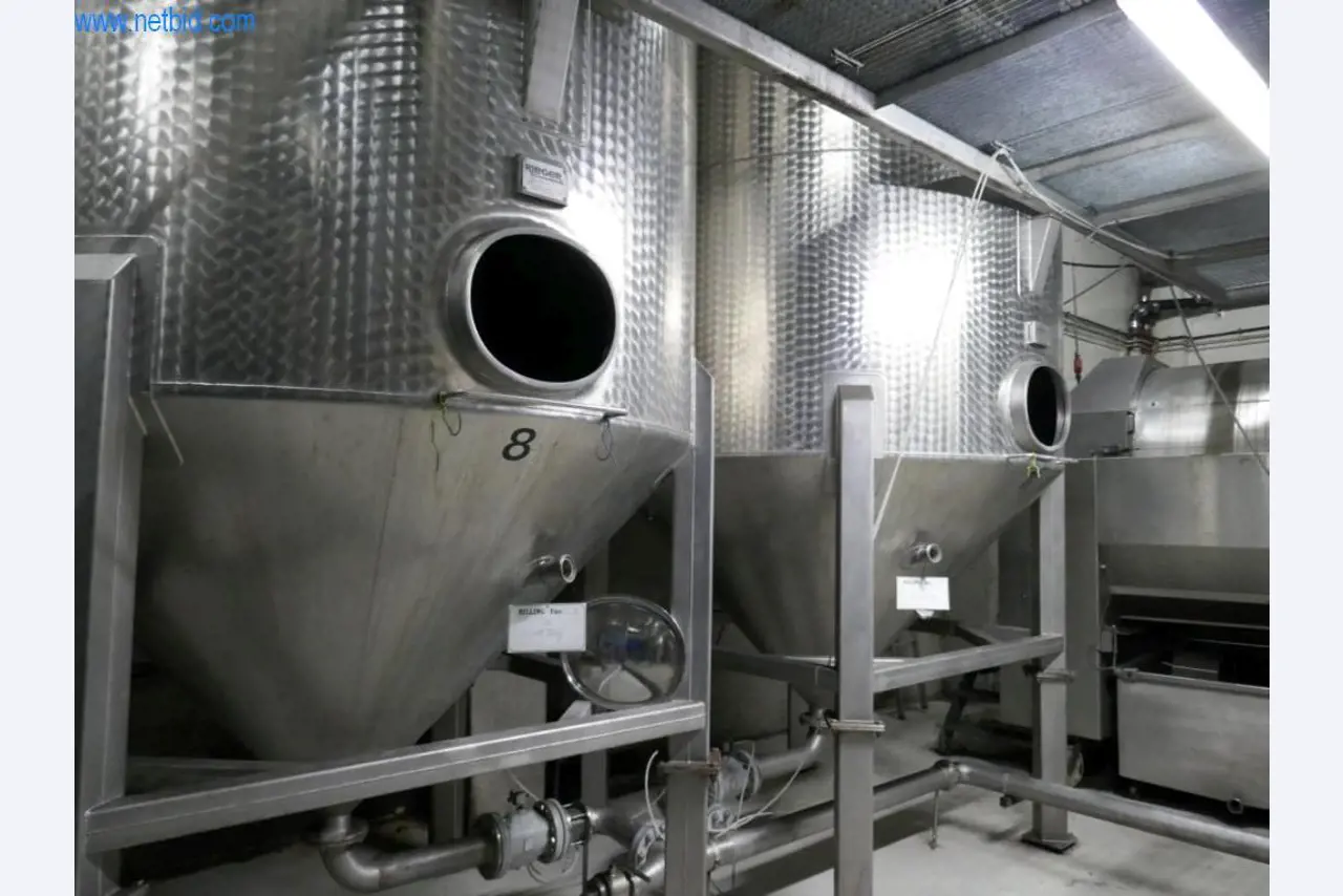 Máquinas, acessórios para máquinas, veículos e armazém de vinhos espumantes-1