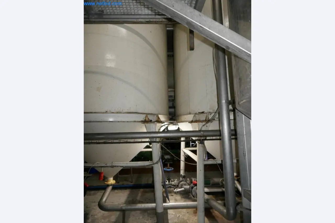 Máquinas, acessórios para máquinas, veículos e armazém de vinhos espumantes-1