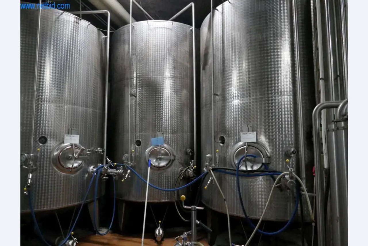 Máquinas, acessórios para máquinas, veículos e armazém de vinhos espumantes-1