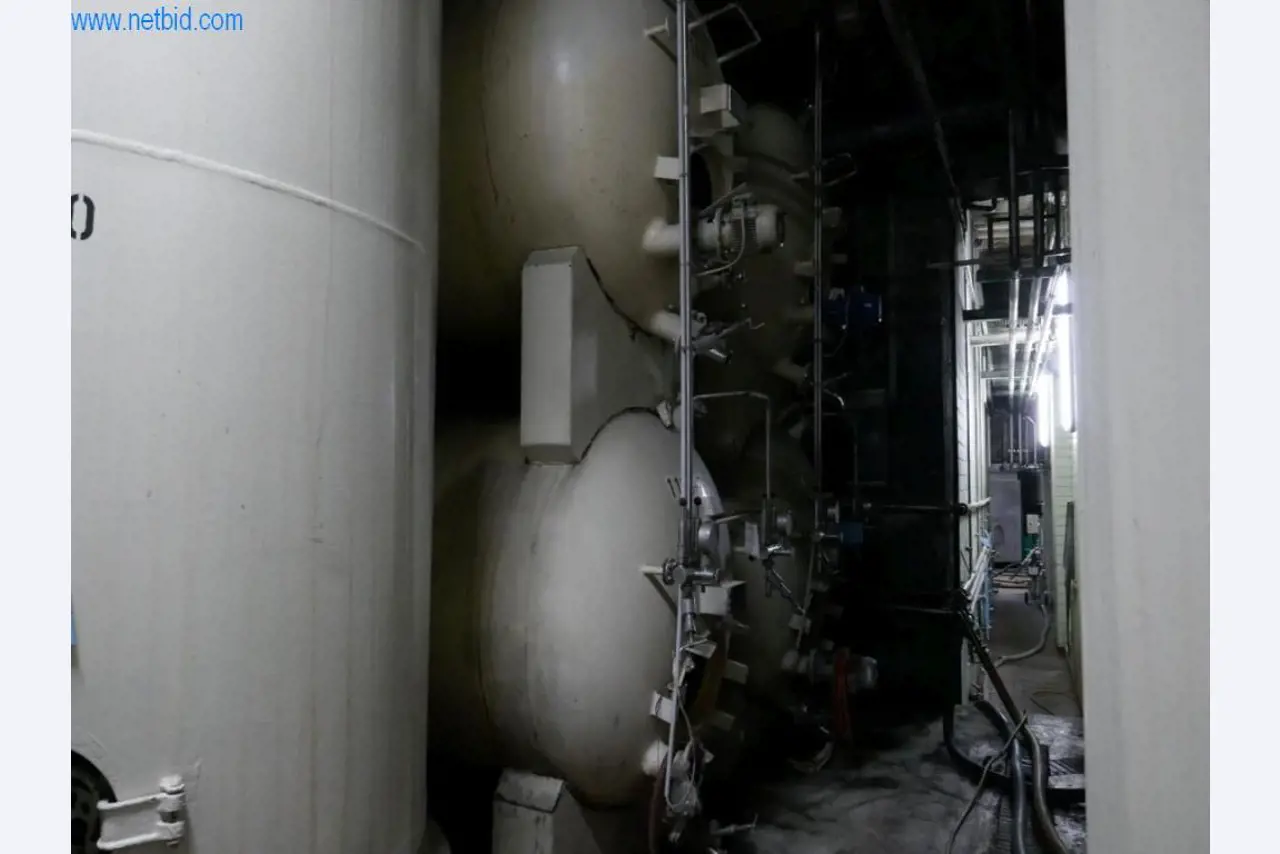 Máquinas, acessórios para máquinas, veículos e armazém de vinhos espumantes-1