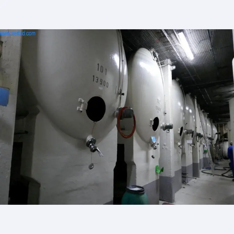 Máquinas, acessórios para máquinas, veículos e armazém de vinhos espumantes-1