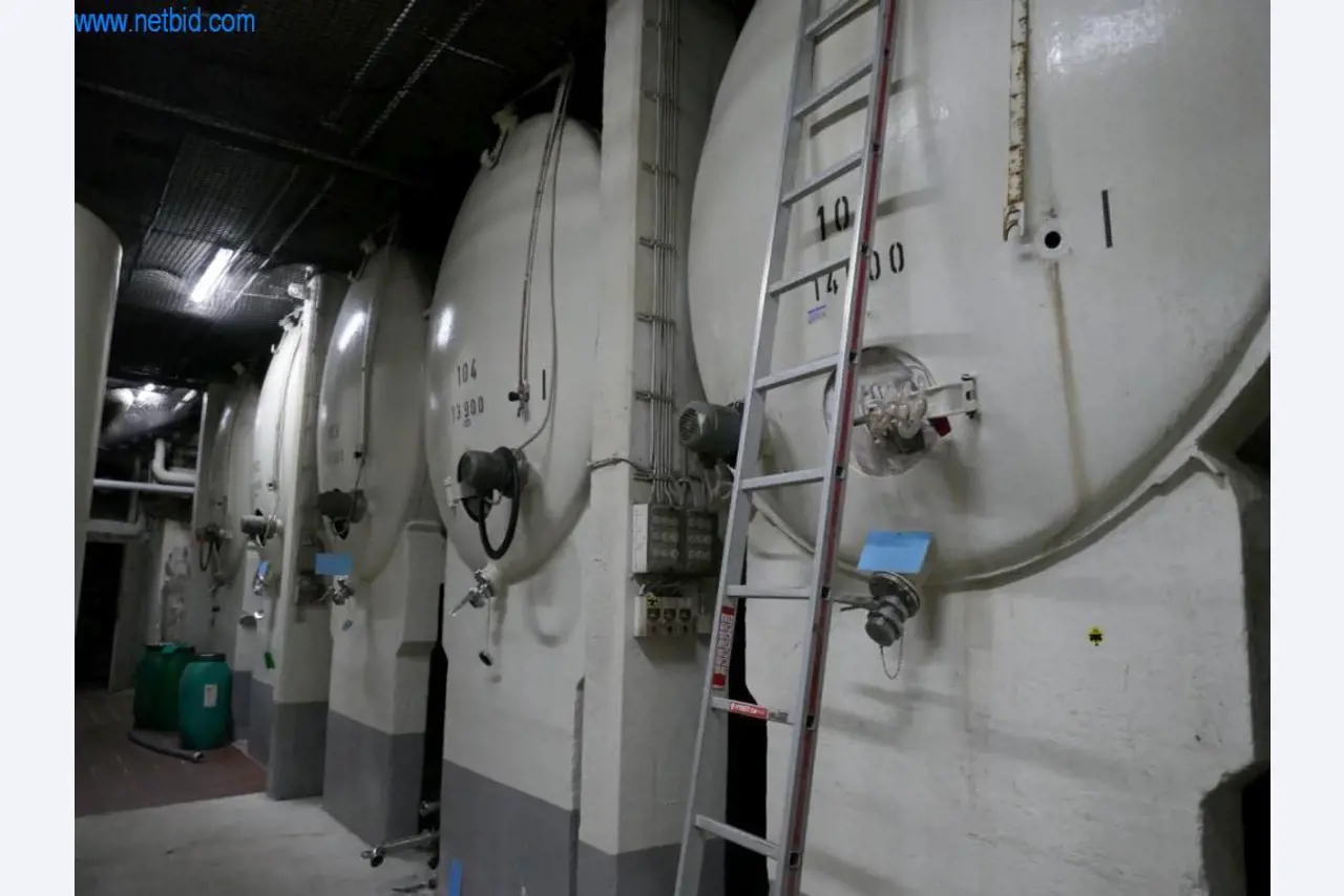 Máquinas, acessórios para máquinas, veículos e armazém de vinhos espumantes-3