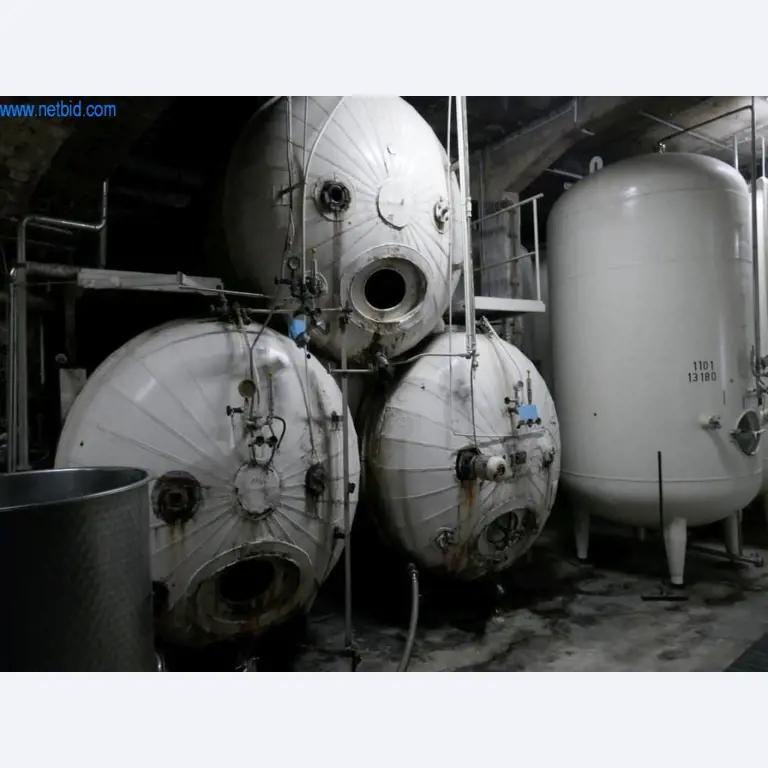 Máquinas, acessórios para máquinas, veículos e armazém de vinhos espumantes-1