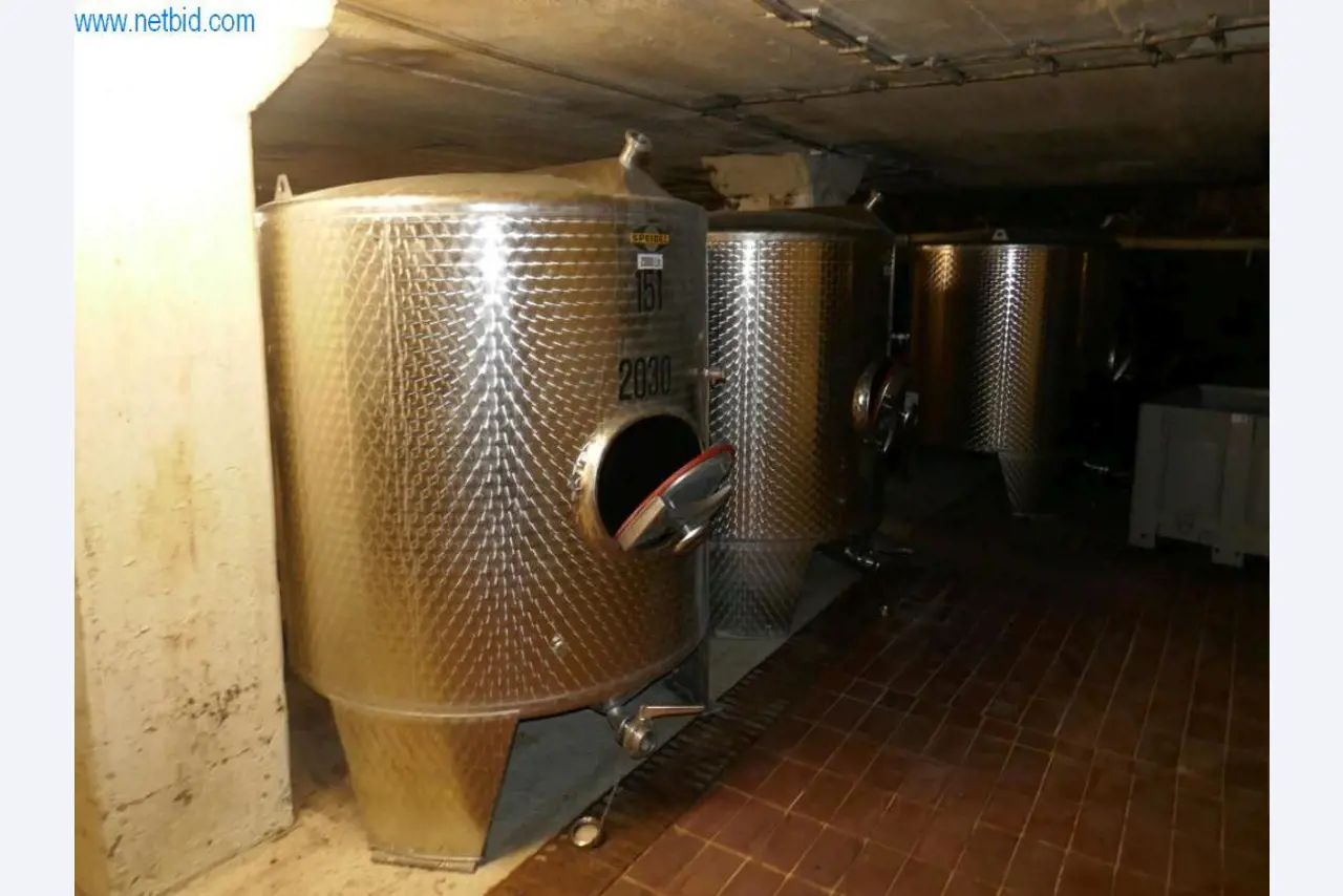 Máquinas, acessórios para máquinas, veículos e armazém de vinhos espumantes-3