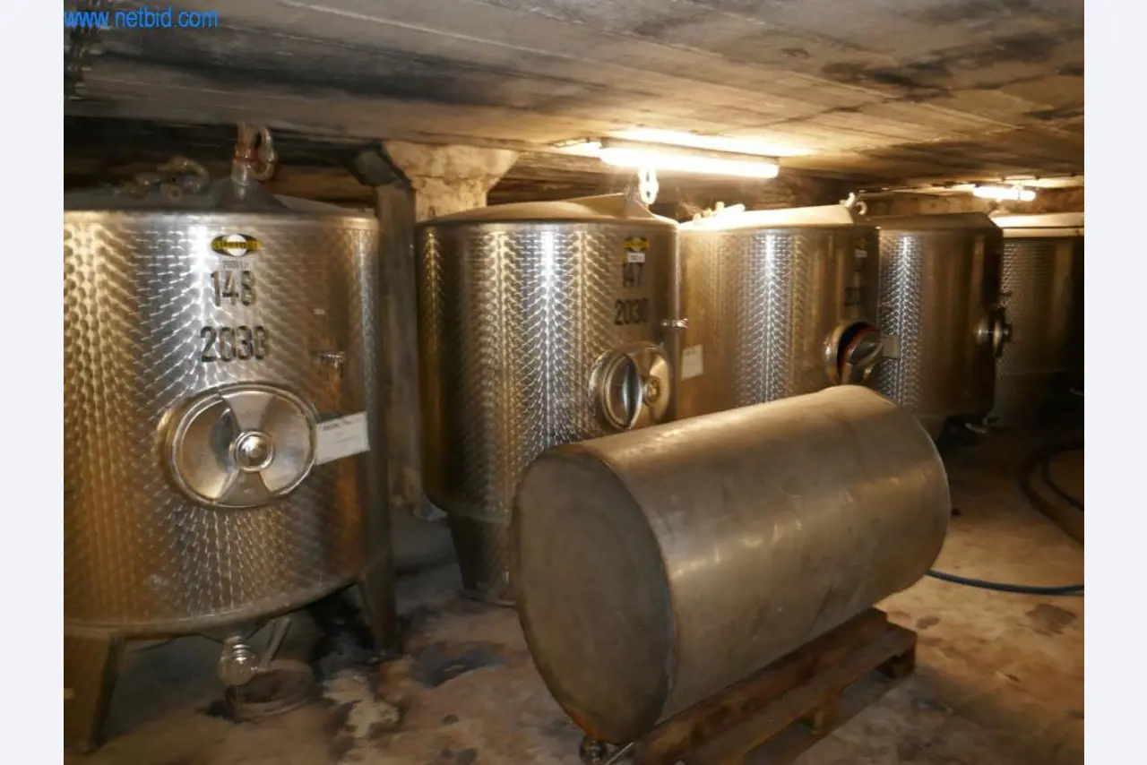 Máquinas, acessórios para máquinas, veículos e armazém de vinhos espumantes-4