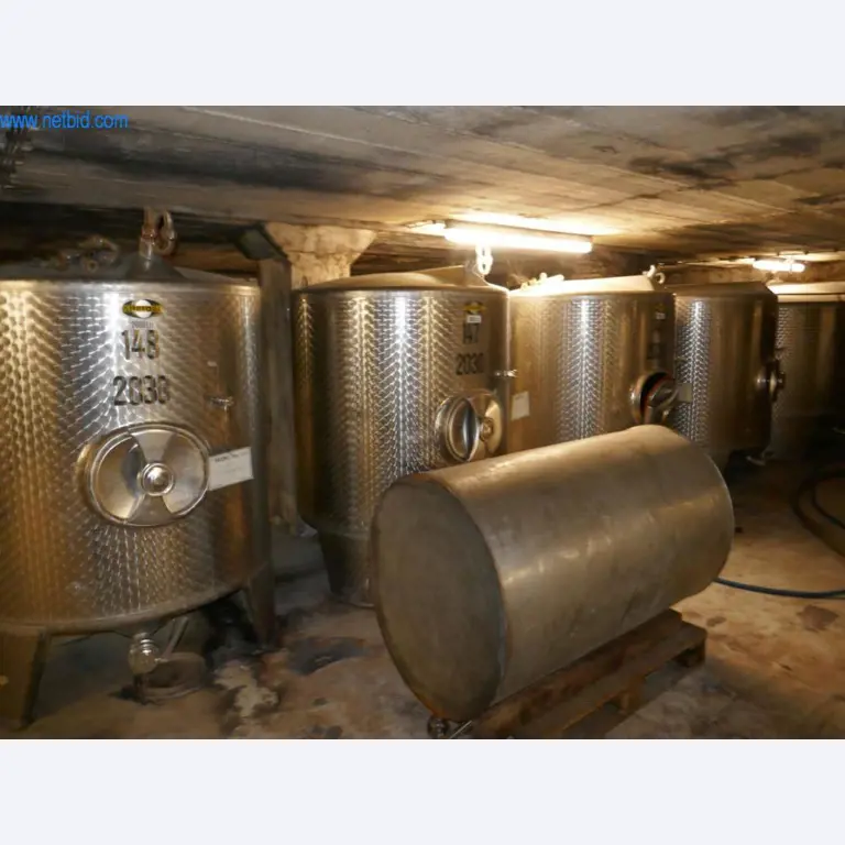 Máquinas, acessórios para máquinas, veículos e armazém de vinhos espumantes-4