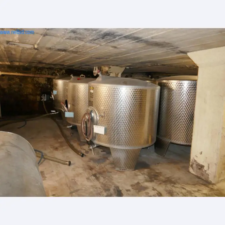 Máquinas, acessórios para máquinas, veículos e armazém de vinhos espumantes-5