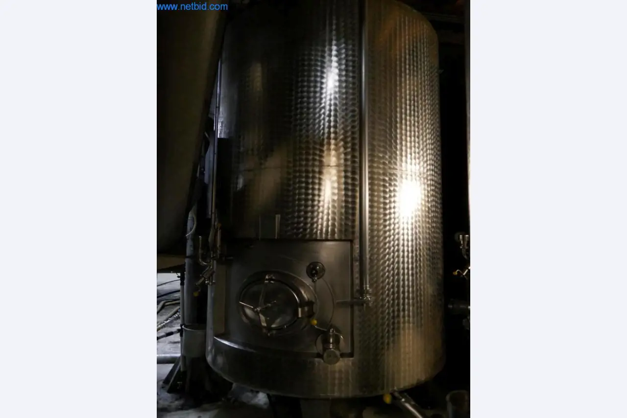 Máquinas, acessórios para máquinas, veículos e armazém de vinhos espumantes-4