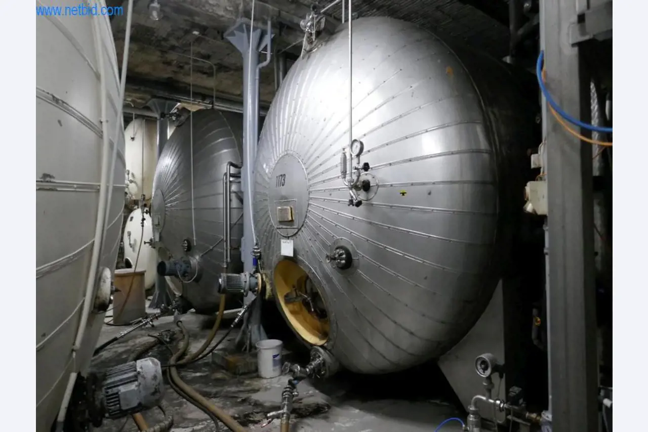 Máquinas, acessórios para máquinas, veículos e armazém de vinhos espumantes-1