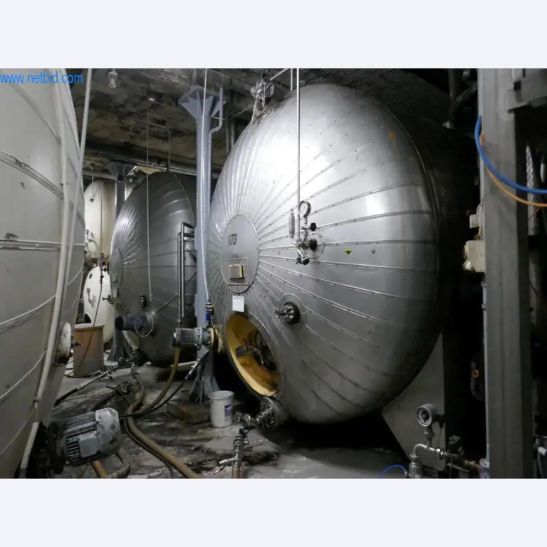 Máquinas, acessórios para máquinas, veículos e armazém de vinhos espumantes-1