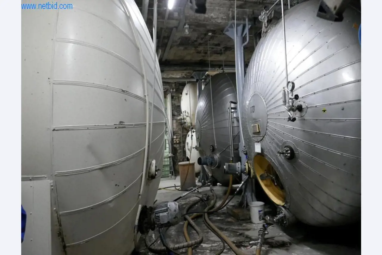 Máquinas, acessórios para máquinas, veículos e armazém de vinhos espumantes-2