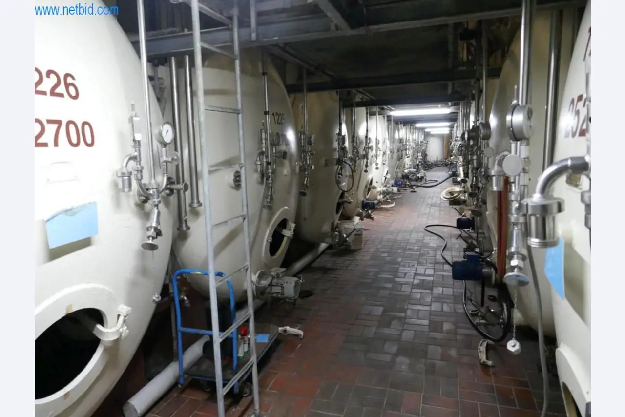 Máquinas, acessórios para máquinas, veículos e armazém de vinhos espumantes-1