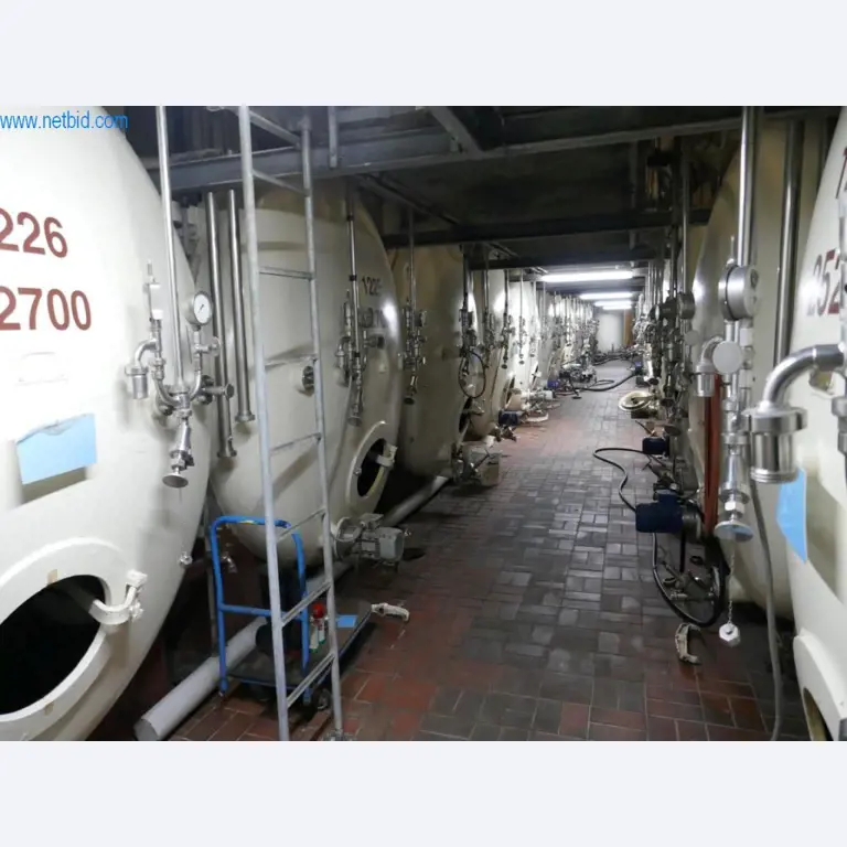 Máquinas, acessórios para máquinas, veículos e armazém de vinhos espumantes-1