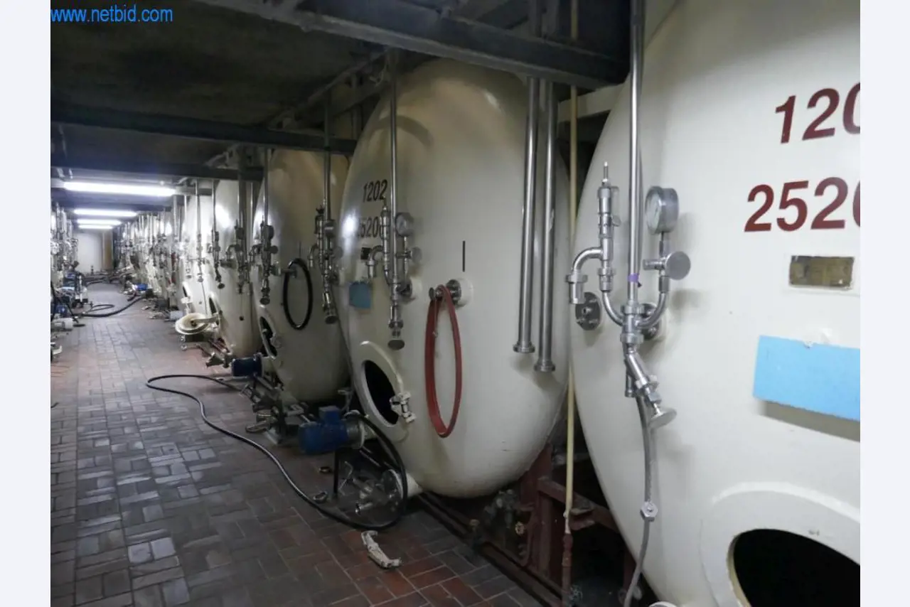 Máquinas, acessórios para máquinas, veículos e armazém de vinhos espumantes-1