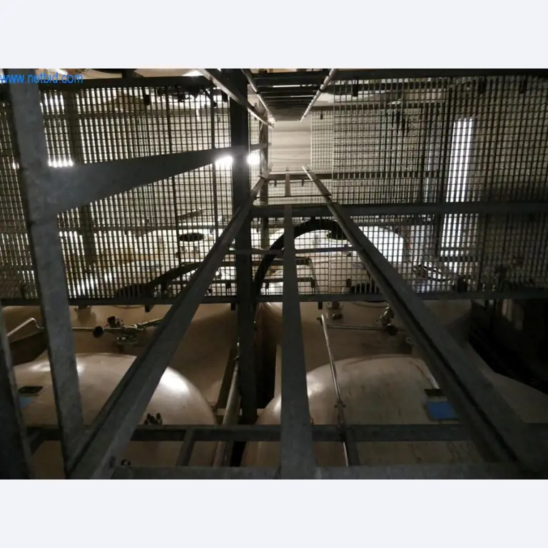 Máquinas, acessórios para máquinas, veículos e armazém de vinhos espumantes-2