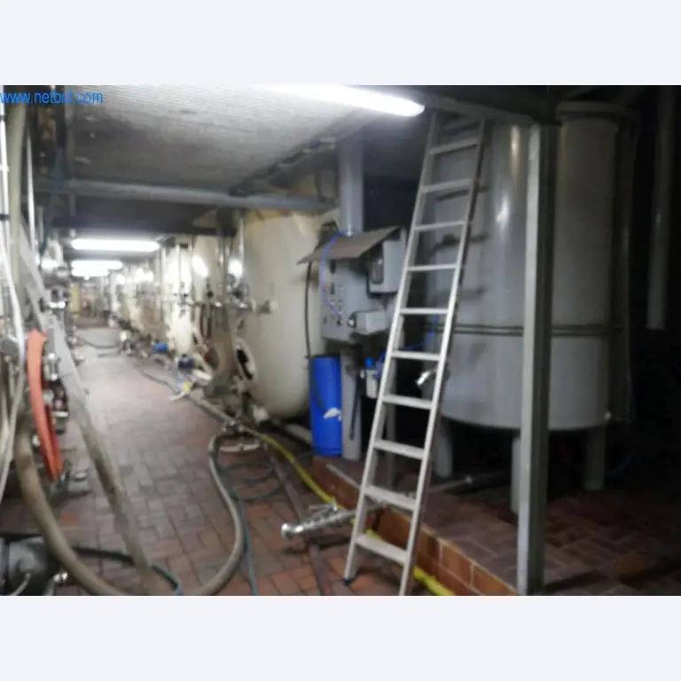 Máquinas, acessórios para máquinas, veículos e armazém de vinhos espumantes-3