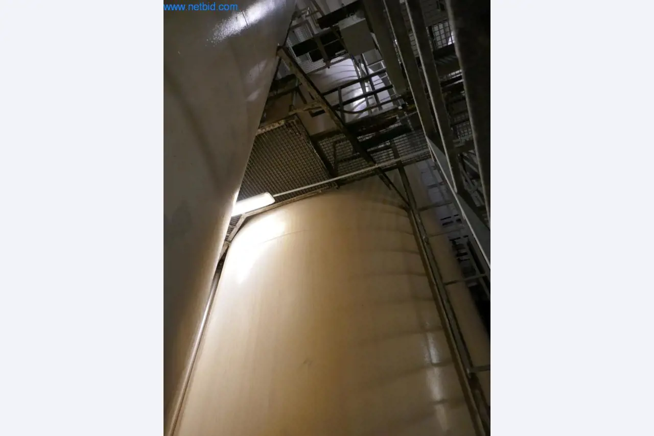 Maszyny, akcesoria do maszyn, pojazdy i magazyn win musujących-2