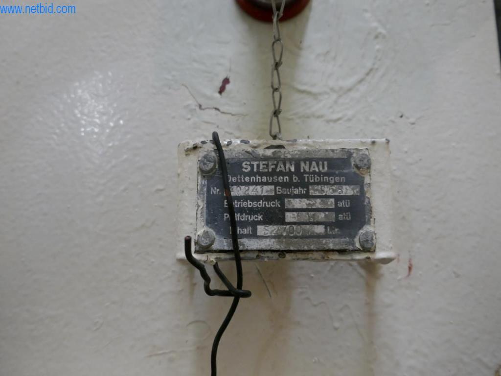 Machines, accessoires de machines, véhicules et stock de vins mousseux-4