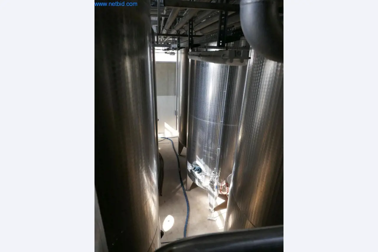 Máquinas, accesorios de máquinas, vehículos y almacén de vino espumoso-10