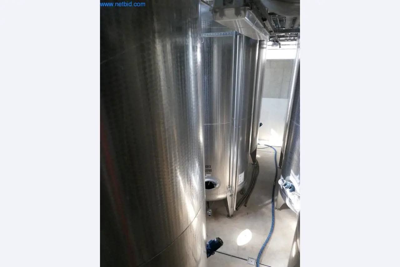 Máquinas, accesorios de máquinas, vehículos y almacén de vino espumoso-11