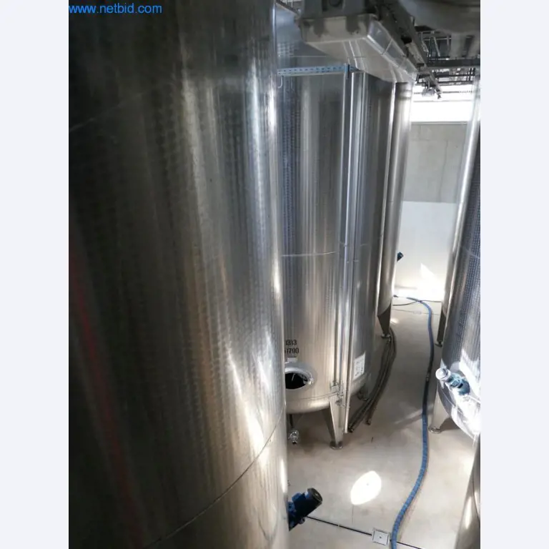 Máquinas, accesorios de máquinas, vehículos y almacén de vino espumoso-11