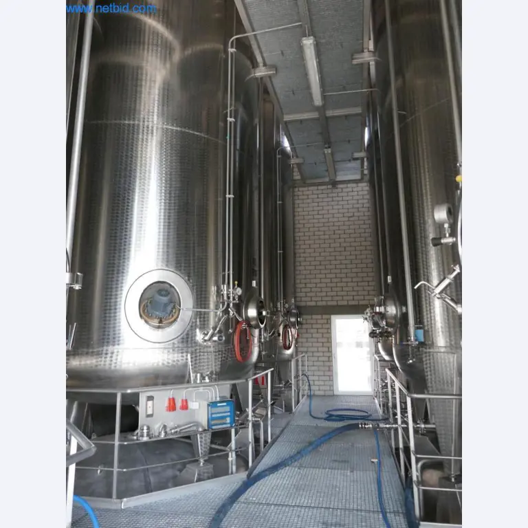 Máquinas, accesorios de máquinas, vehículos y almacén de vino espumoso-1