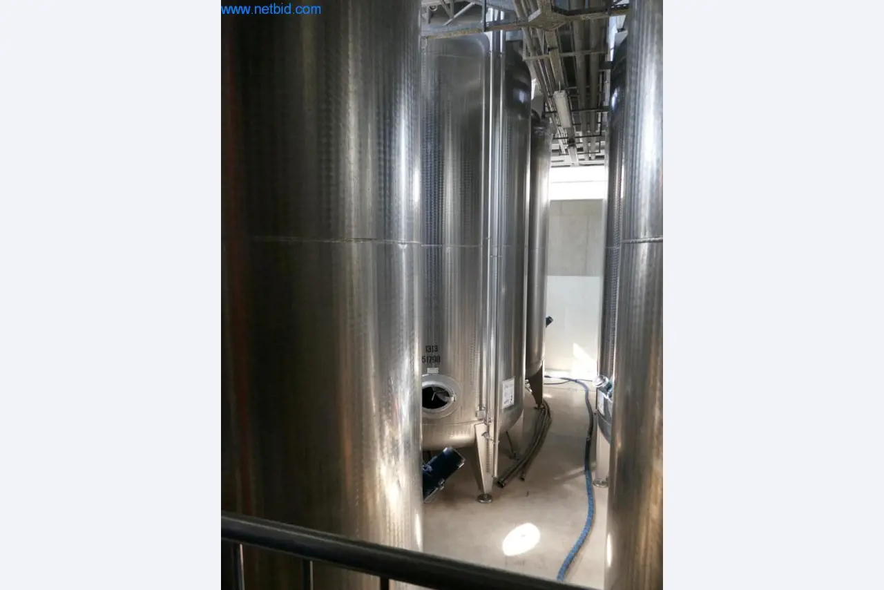 Máquinas, accesorios de máquinas, vehículos y almacén de vino espumoso-3