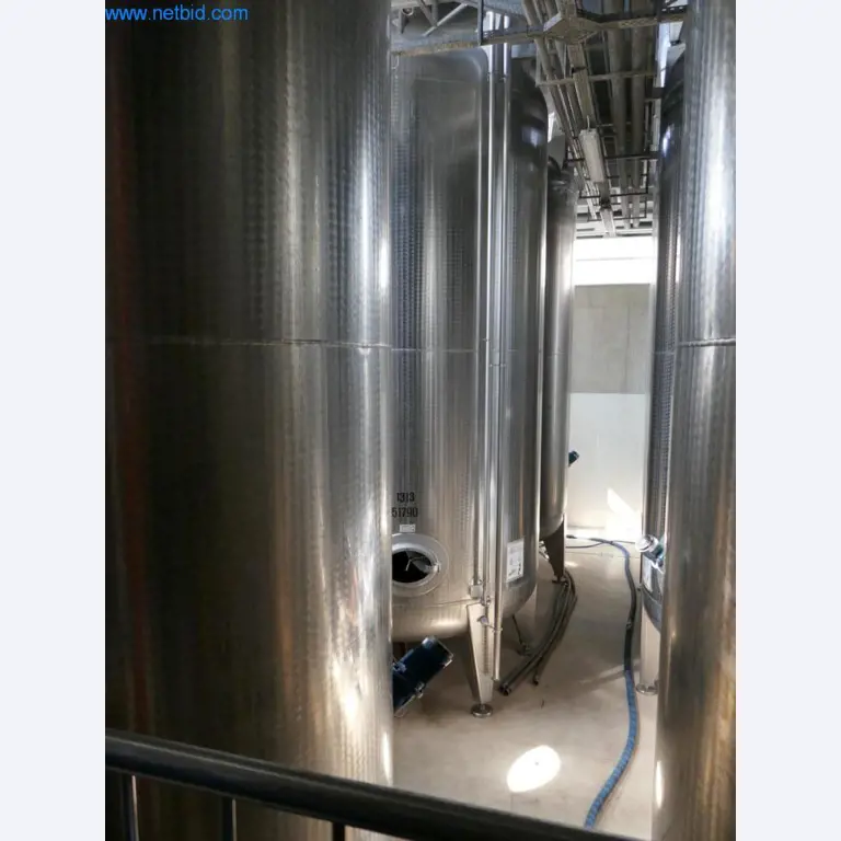 Máquinas, accesorios de máquinas, vehículos y almacén de vino espumoso-3