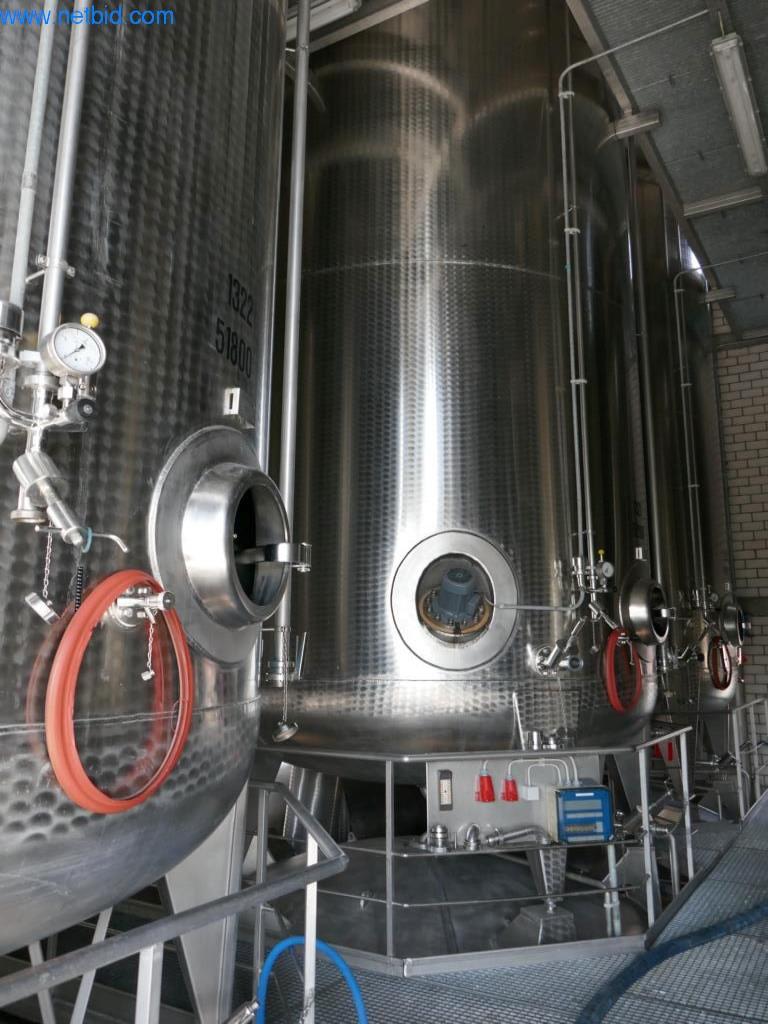 Machines, accessoires de machines, véhicules et stock de vins mousseux-4