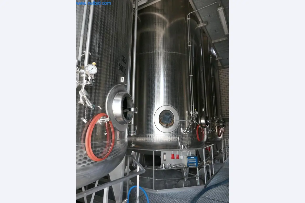 Máquinas, accesorios de máquinas, vehículos y almacén de vino espumoso-4