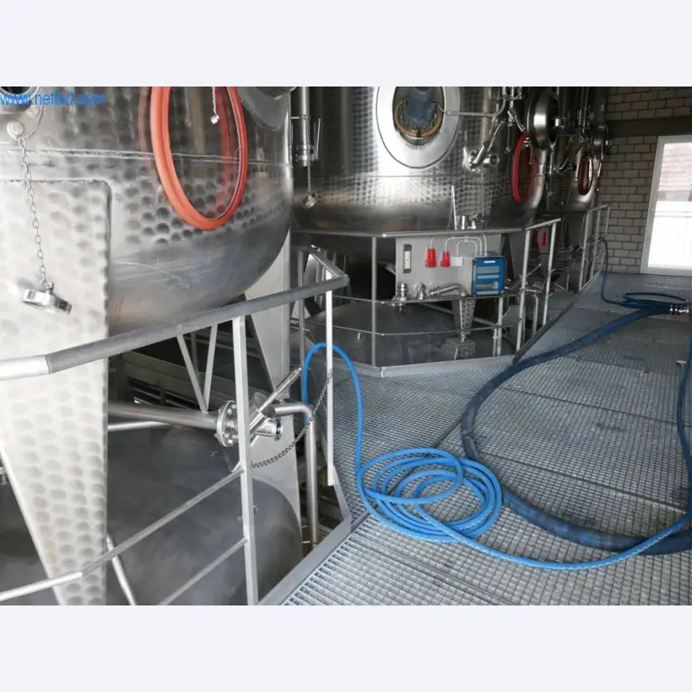 Máquinas, accesorios de máquinas, vehículos y almacén de vino espumoso-5