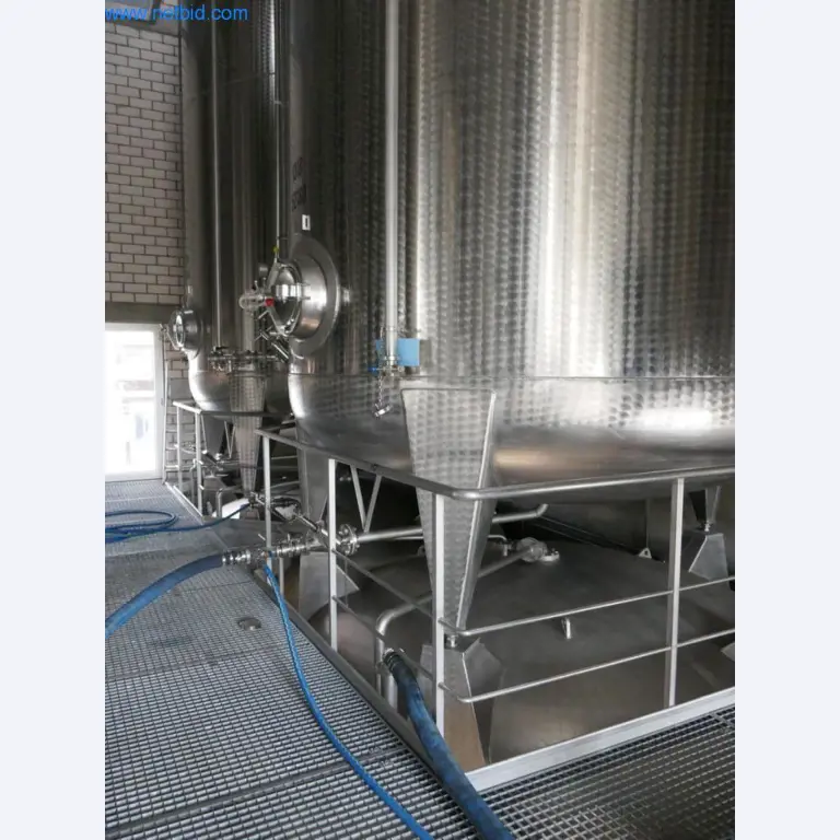 Máquinas, accesorios de máquinas, vehículos y almacén de vino espumoso-6