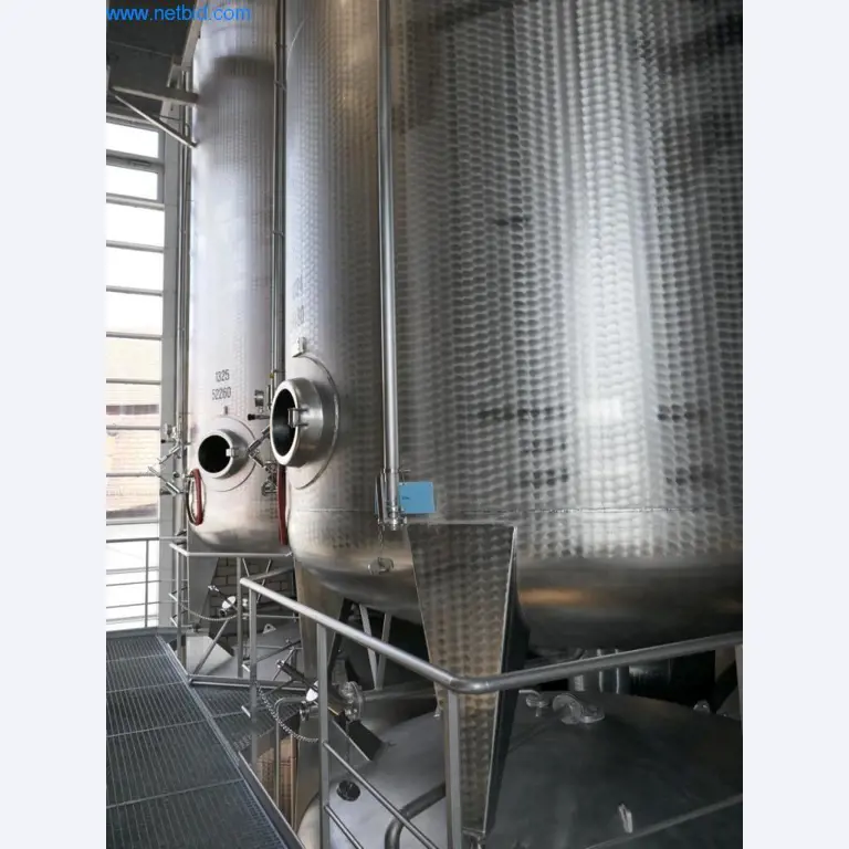 Máquinas, accesorios de máquinas, vehículos y almacén de vino espumoso-8