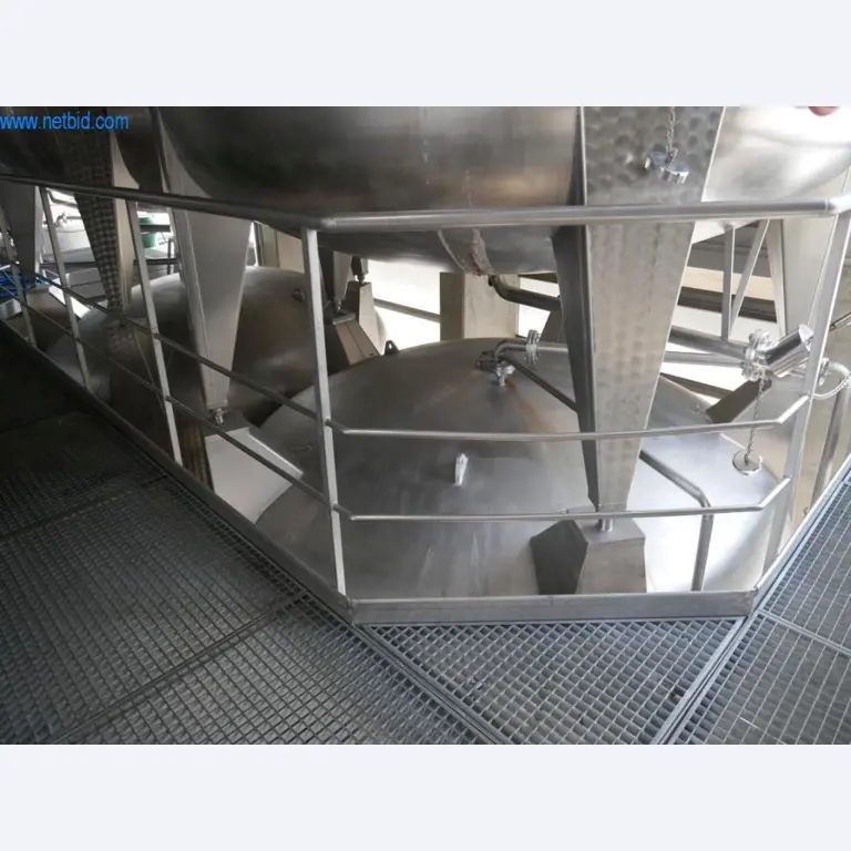 Máquinas, accesorios de máquinas, vehículos y almacén de vino espumoso-9