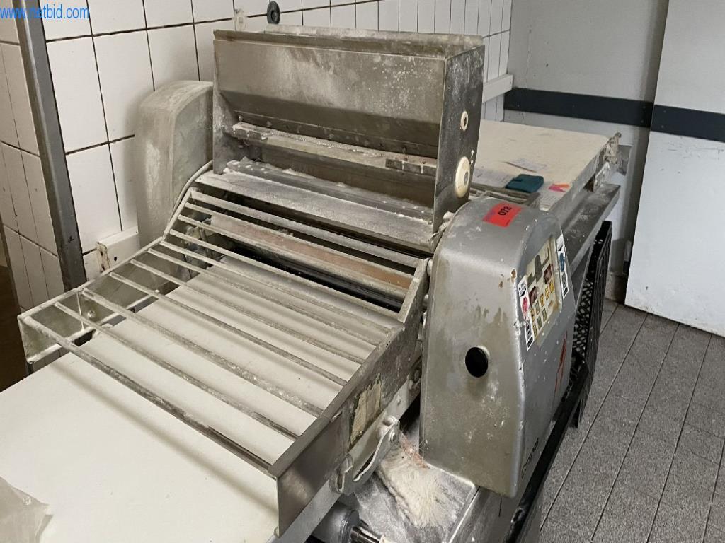 Máquinas e equipamentos de produção de panificação para uma confeitaria e pastelaria-2