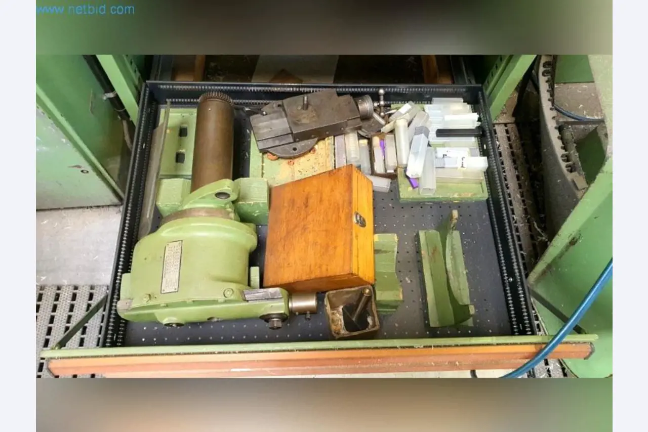 Maschinen zur Herstellung von Walzfräsern-9