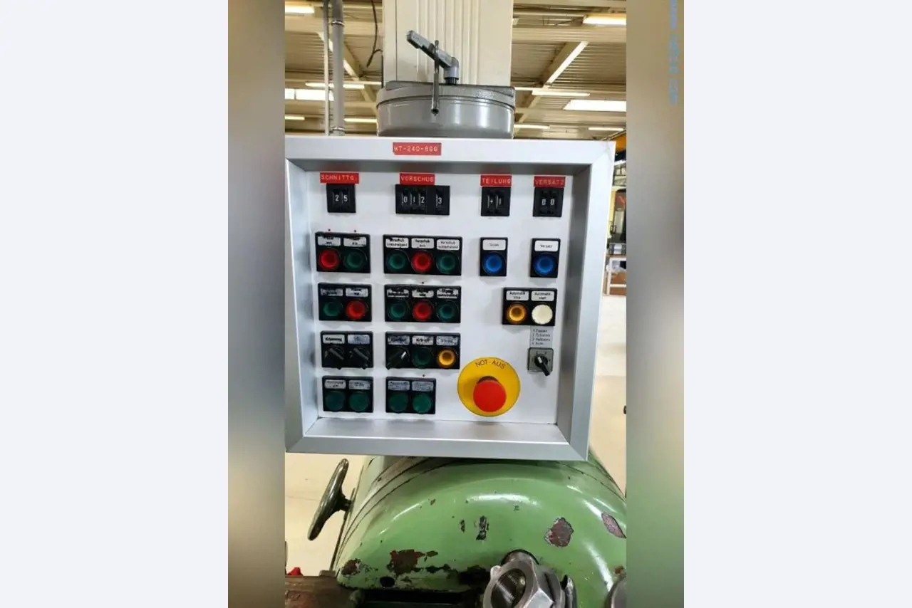 Maschinen zur Herstellung von Walzfräsern-4