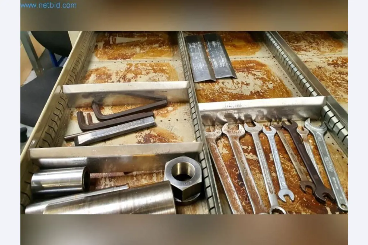 Maschinen zur Herstellung von Walzfräsern-7