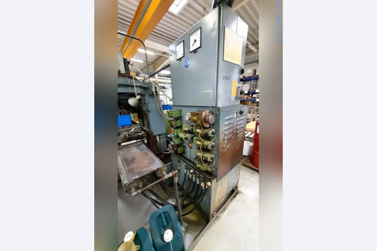 Maschinen zur Herstellung von Walzfräsern-9