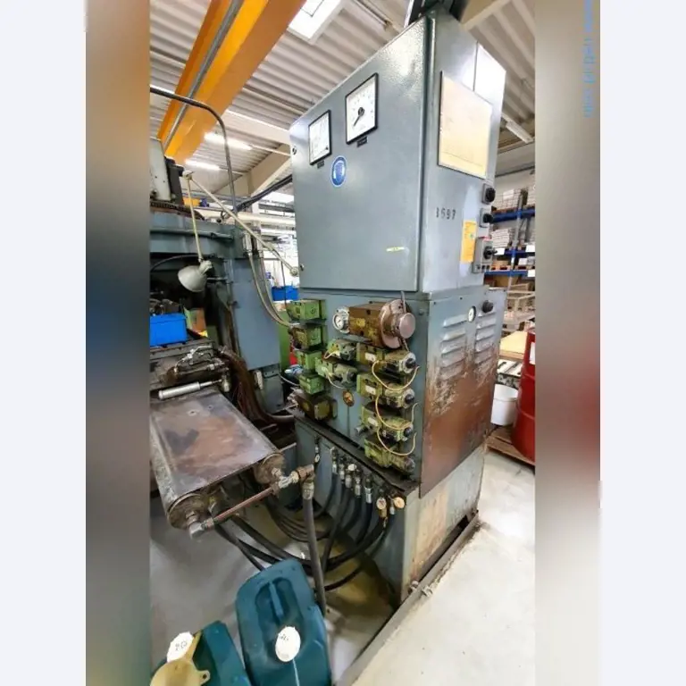 Maschinen zur Herstellung von Walzfräsern-9