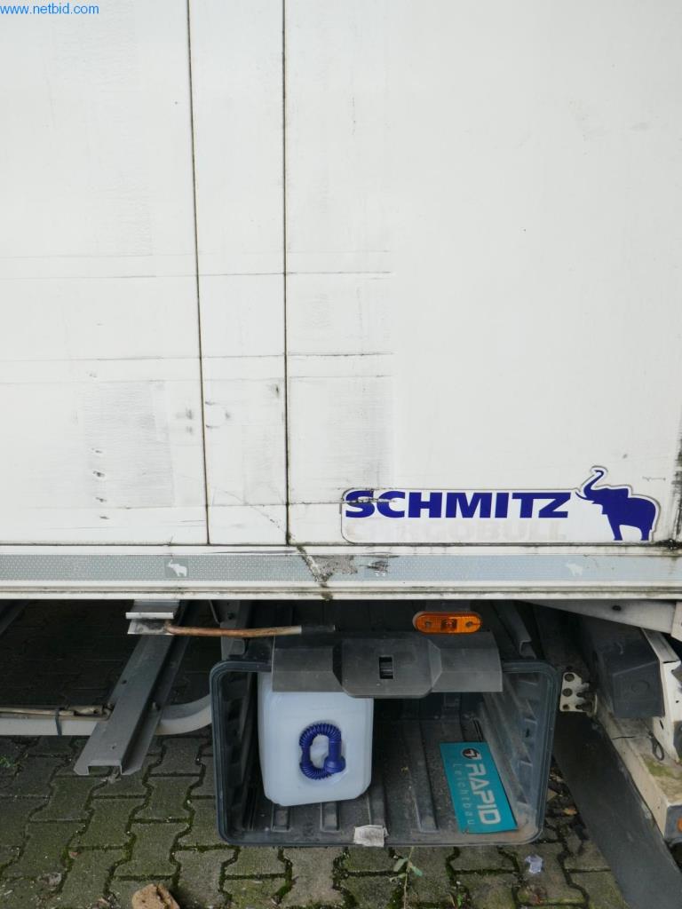 Vehículos y BGA de una empresa de transporte y logística-3