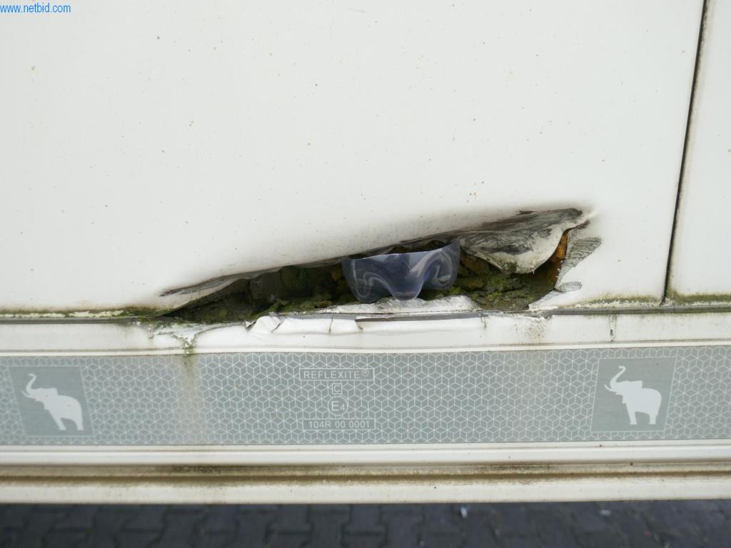 Vehículos y BGA de una empresa de transporte y logística-4