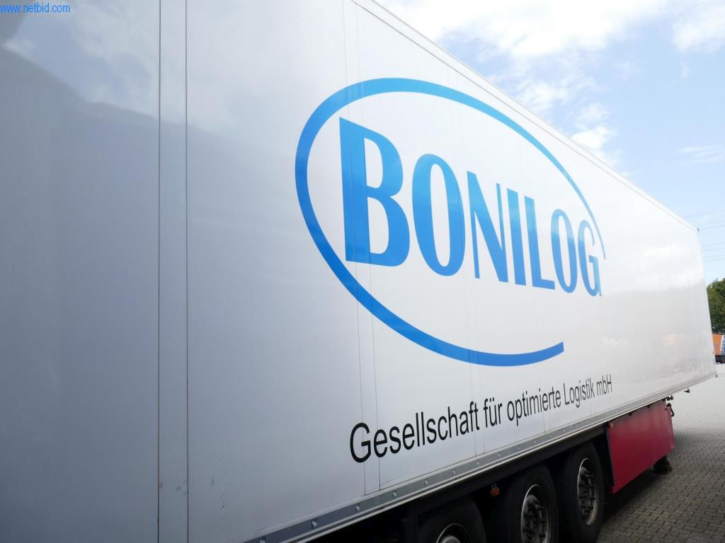 Vehículos y BGA de una empresa de transporte y logística-1