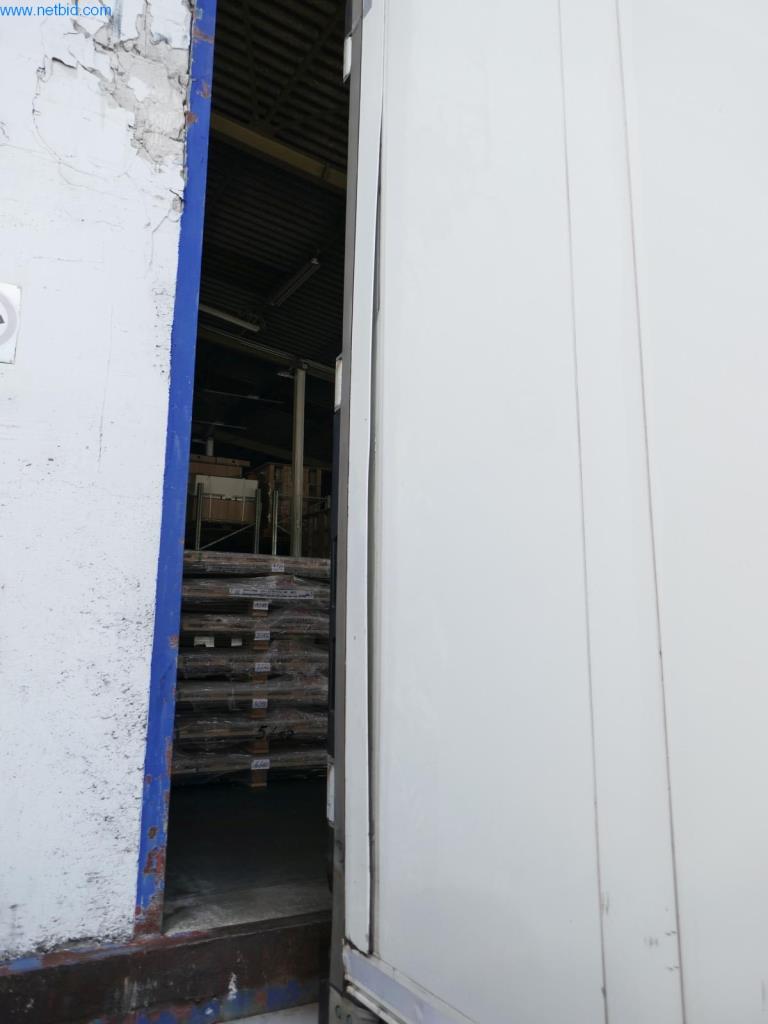 Vehículos y BGA de una empresa de transporte y logística-3