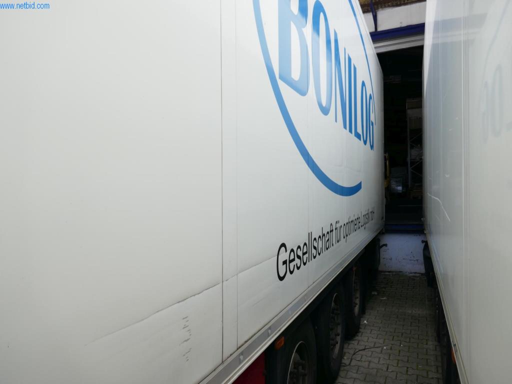 Vehículos y BGA de una empresa de transporte y logística-7