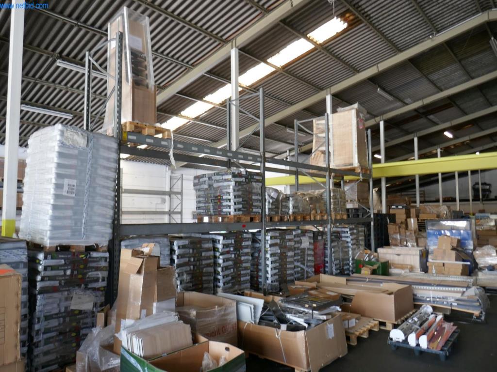 Vehículos y BGA de una empresa de transporte y logística-3