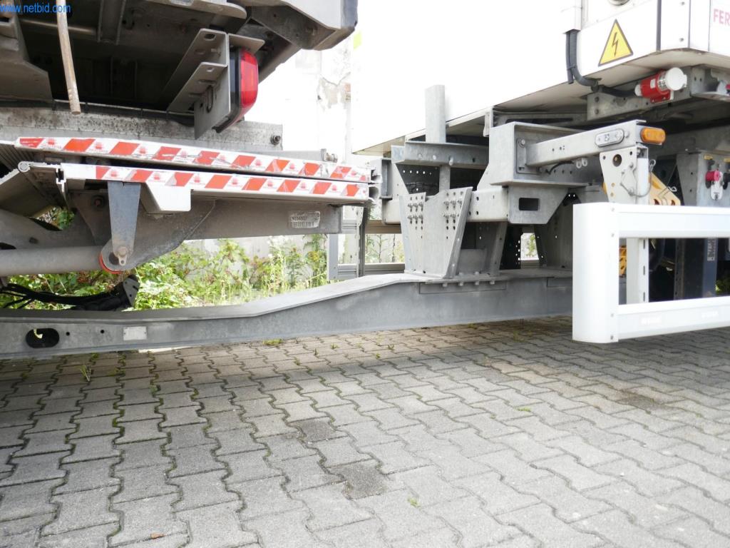 Vehículos y BGA de una empresa de transporte y logística-2