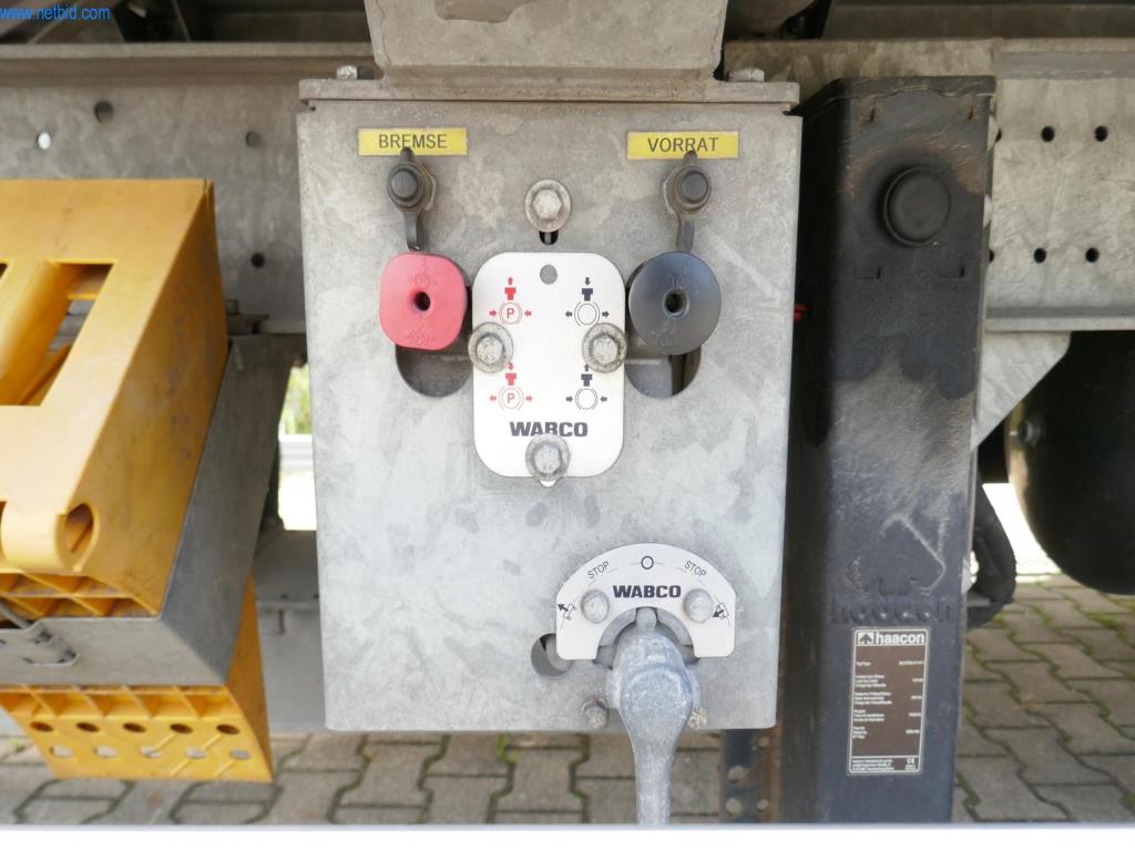 Vehículos y BGA de una empresa de transporte y logística-5