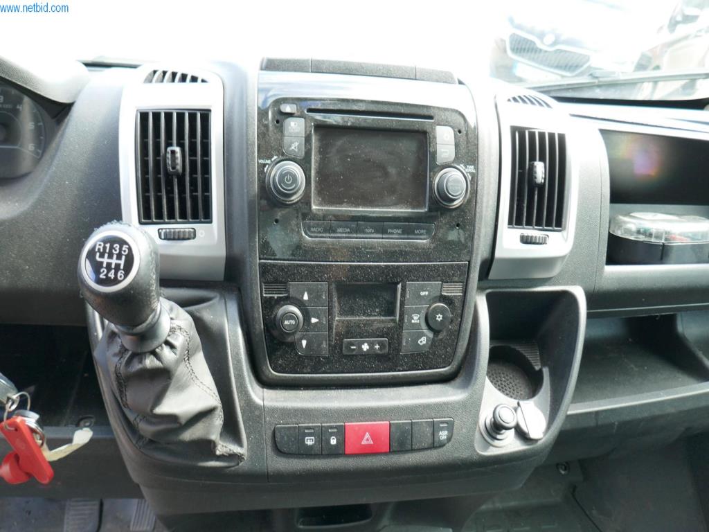 Vehículos y BGA de una empresa de transporte y logística-14