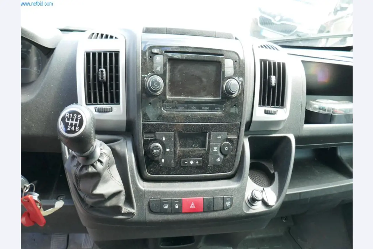 Voertuigen en BGA van een transport- en logistiekbedrijf-14